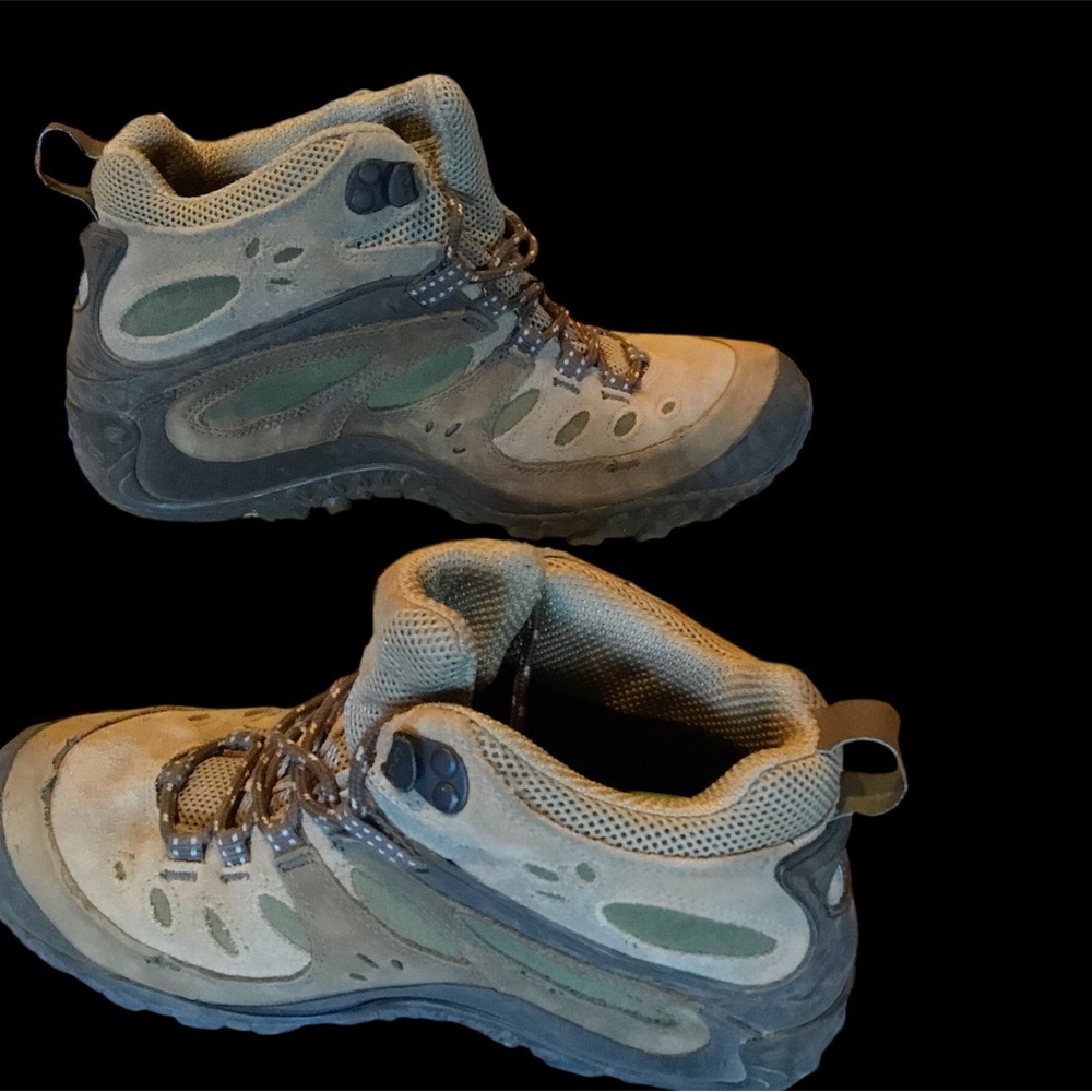 Merrill women hiking boot "waterproof"